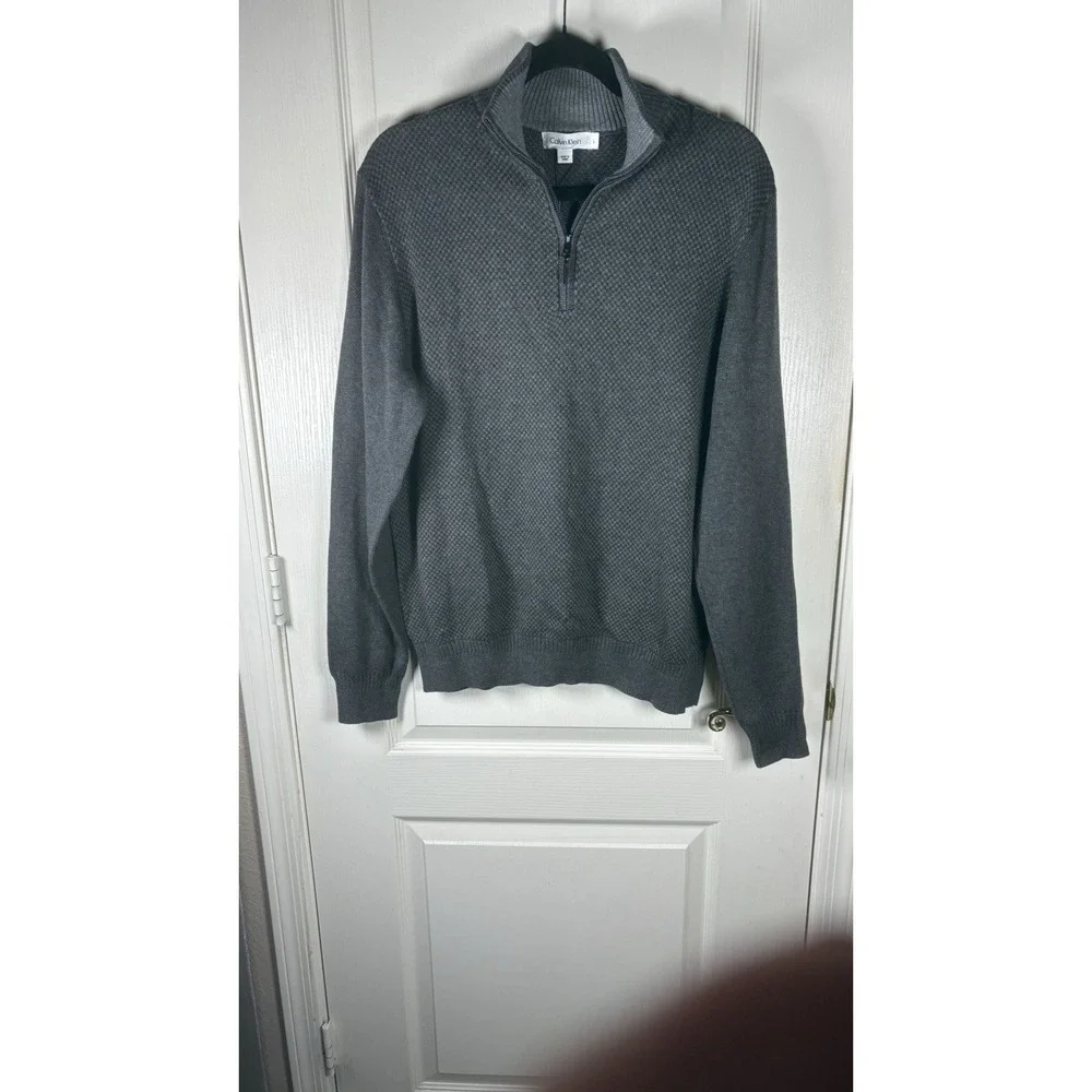 Calvin Klein Men's Large Gray Quarter‑Zip Pullover – Long Sleeve, Modern Minimal